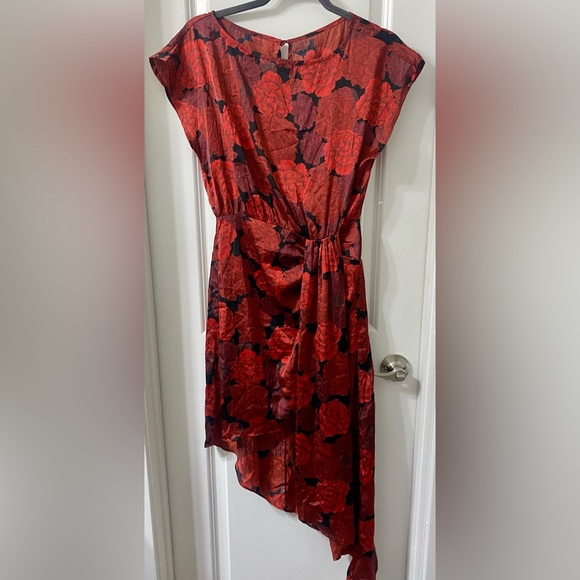 3/$25! L'Academie The Elaina Mini Satin Dress in Red Peony From REVOLVE S - Picture 5 of 14